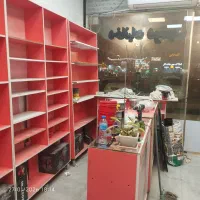 ویترین مغازه چوبی