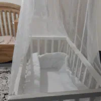 تخت کنار مادر|تخت و صندلی بچه|رباط‌کریم, رباط‌کریم|دیوار