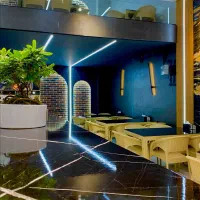 به یکنفر قلیون زن