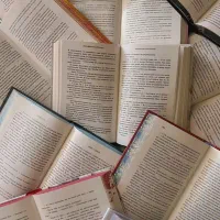 استخدام نیروی خانم برای گویندگی