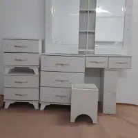 فروش تخت دو نفره و پاتختی و کنسول آرایش و بوفه