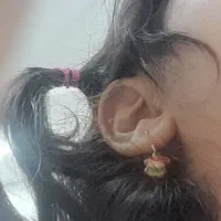 یک لنگه گوشواره کیتی بچگانه گم کردم