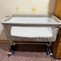 تخت کنار مادر