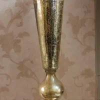 گلدان بلند طلایی رنگ