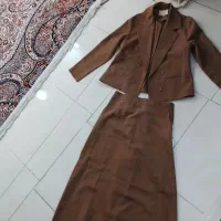 کت و دامن|لباس|مشهد, انقلاب|دیوار