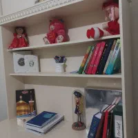 میز مطالعه و کتابخانه