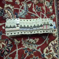 فیوز و لامپ کم مصرف