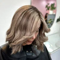 رنگ و لایت تخصصی بانوان با جدیدترین تکنیک ها|خدمات آرایشگری و زیبایی|اصفهان, باغ نگاره|دیوار