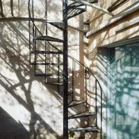 پله گردان و انواع درب