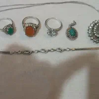 چند عدد انگشتر ودو پلاک ویک زنجیر ویک دستبند نقره
