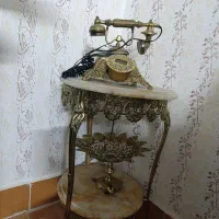 میز وتلفن برنجی