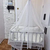 تخت کنار مادر