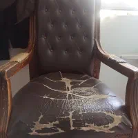 صندلی از چوب گردو