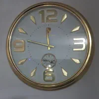 ساعت دیواری بسیار تمیز