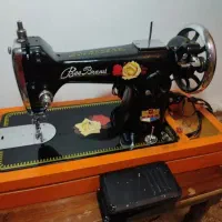 چرخ خیاطی با دینام برقی و لوازم‌ سالم و تمیز