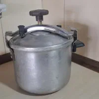 زودپز حاتم ۶ لیتری تمیز و سالم