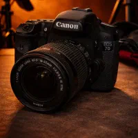 کنون 7D با لنز ۵۵-۱۸ و کارت حافظه CF