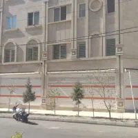 سه مغازه‌ی ۹۰ متری نوساز