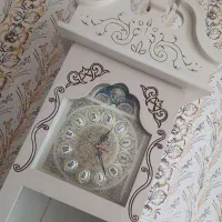 ساعت سفید ایستاده سالم