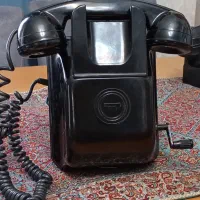 تلفن های عتیقه شامل سه دستگاه تلفن