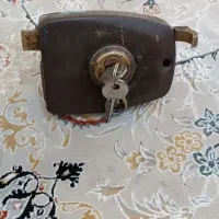 قفل در حیاط