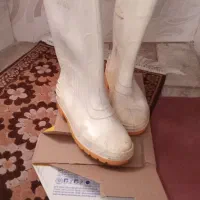 چکمه سفید در حد نو