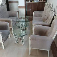 مبل کرمی ۷ نفره ی سالم همراه با میز