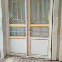 درب ورودی حال پزیرایی و مکت‌ 60متر مربع در2در140