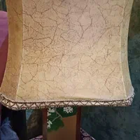 آباژور قدیمی کلاهک پوست گاو بدنه چوبی