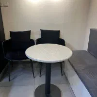 میز گرد پایه فلزی کاملا سالم