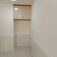 اجاره آپارتمان۷۰ متری مرکزشهربرخیابان اصلی درسیراف
