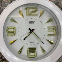 ساعت دیواری در حدنو