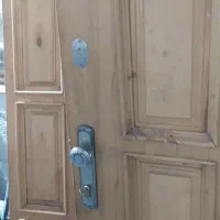 درب چوبی تمیز دولنگه