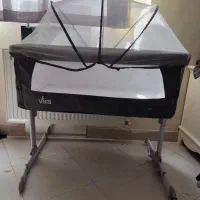 تخت کنار مادر