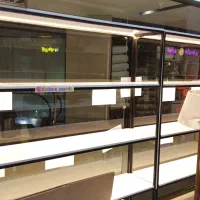 قفسه ویترینی مغازه