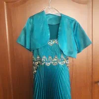 دو دست لباس مجلسی  که به سایز ۴۴میخوره