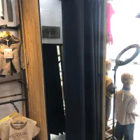 فروش قفسه چوبی و مانکن بچه گانه