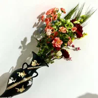 گل مصنوعی و گلدان