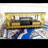 زیر تلویزیون برنجی