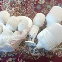 چند عدد لامپ با بادیون جنس خوب