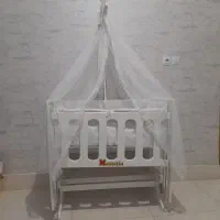 تخت گهواره دار کنار تخت مادر