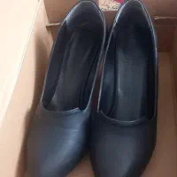 سه جفت کفش یک کیف چرم صنعتی
