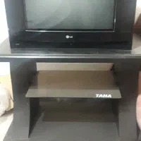 تلویزیون صفحه تخت با میز