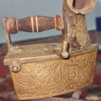 اتو زغالی عتیقه برنجی قلم کاری شده برنز ظرف برنج