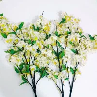 سه شاخه گل مصنوعی