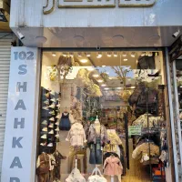 فروشنده لباس بچه گانه