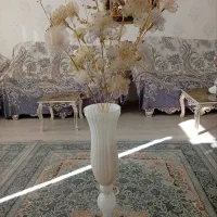 گلدان بهمراه گل هاش