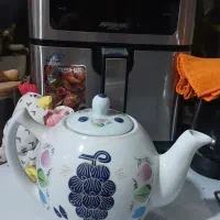 قوری چینی سالم و بدون شکستگی