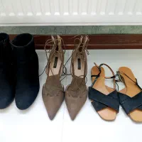 تعدادی کفش بوت و پاشنه بلند مجلسی صندل سایز ۴۰.۴۱