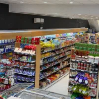 استخدام فروشنده و چیدمان